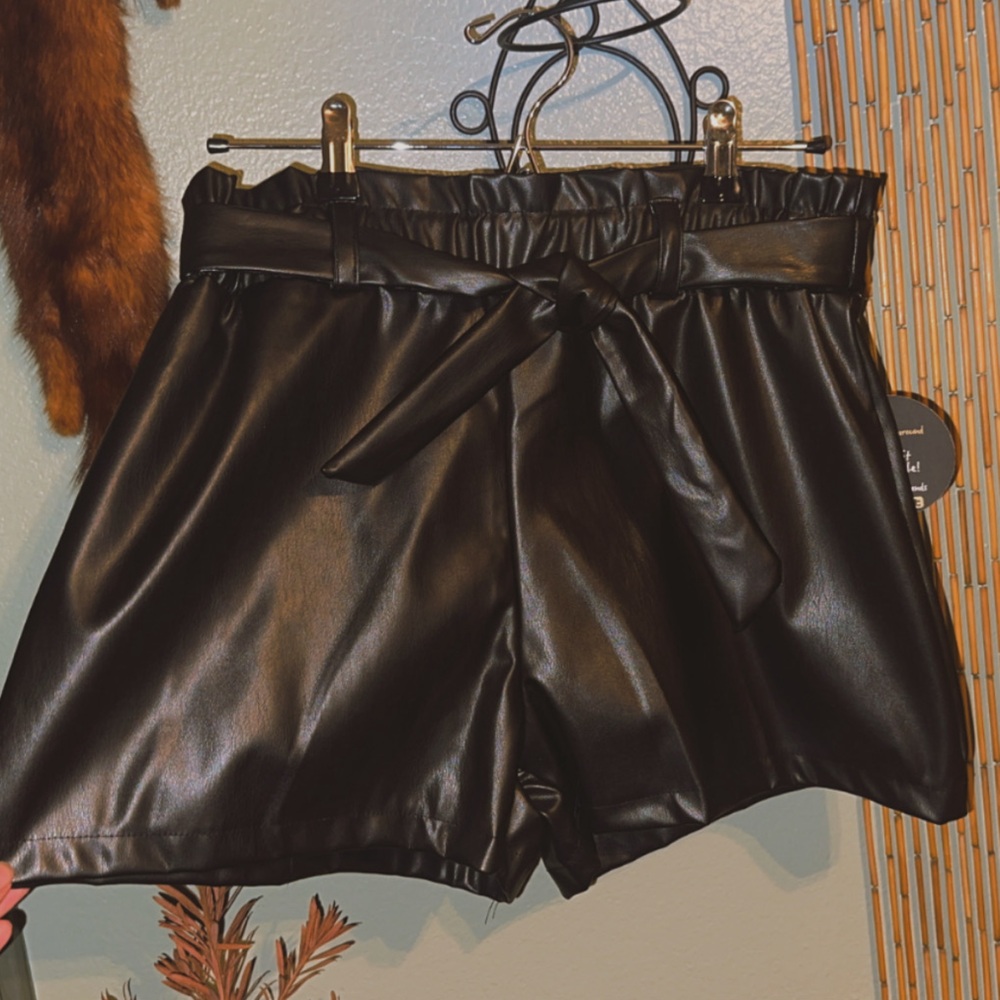 ⛓️ 𝙱𝚕𝚊𝚌𝚔 𝙵𝚊𝚞𝚡𝙻𝚎𝚊𝚝𝚑𝚎𝚛 𝚜𝚑𝚘𝚛𝚝𝚜 𝚠/ 𝚝𝚒𝚎⛓️